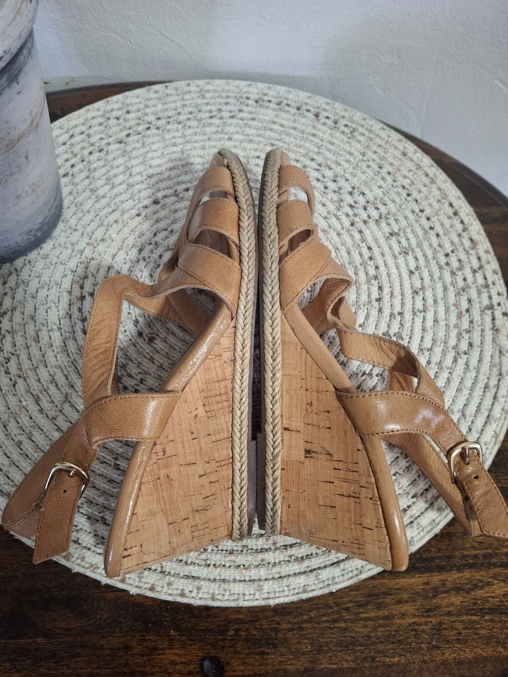 Sofft Women's Tan Leather Wedge Sandals Size 7.5.